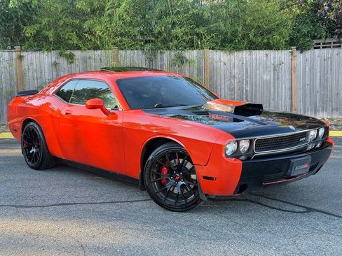 Used 2010 Dodge Challenger SRT8 w/ SRT Option Group II RWD image 3