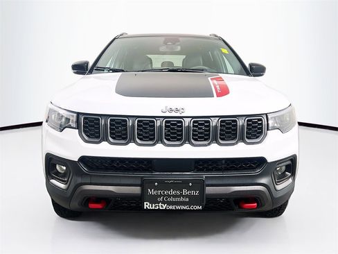 Used 2024 Jeep Compass Trailhawk image 2