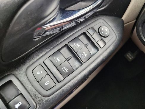 Used 2019 Dodge Grand Caravan SE FWD image 27