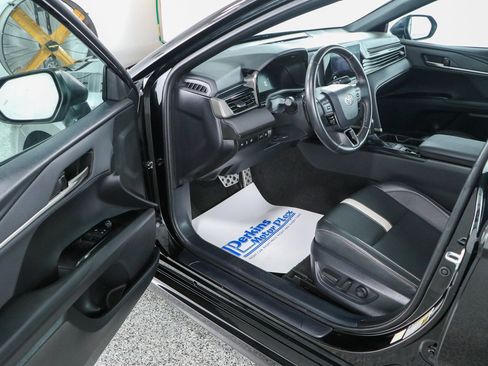 Used 2025 Toyota Camry SE FWD image 3