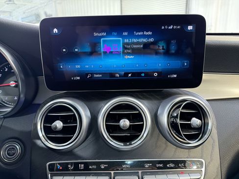 Used 2022 Mercedes-Benz GLC 300 image 17