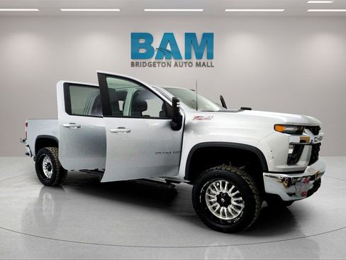 Used 2022 Chevrolet Silverado 2500 LT w/ Convenience Package image 9