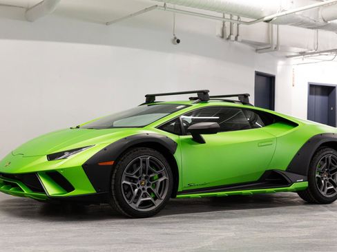 Used 2024 Lamborghini Huracan Sterrato image 2