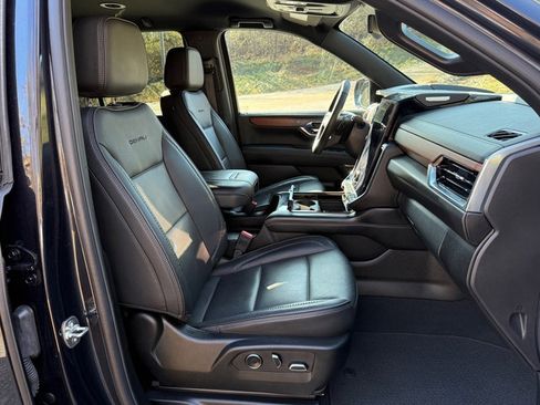 Used 2025 GMC Yukon Denali image 26