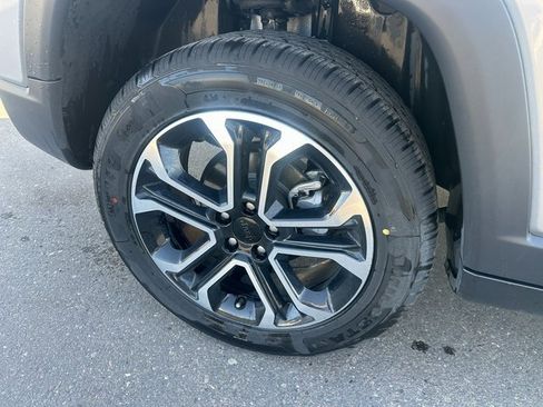 Used 2024 Jeep Compass Limited image 10