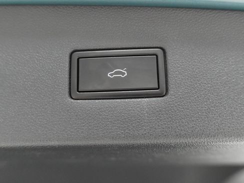 Used 2020 Volkswagen Tiguan SEL FWD image 7