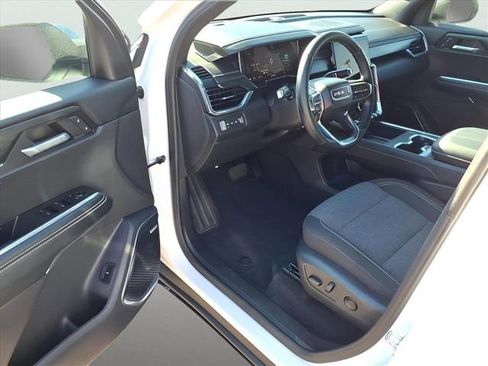 Used 2025 GMC Acadia Elevation image 10