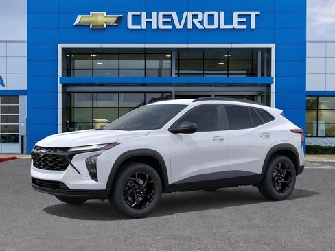 New 2026 Chevrolet Trax LT w/ Driver Confidence Package FWD image 2