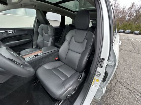 Certified 2023 Volvo XC60 B5 Plus w/ Climate Package image 15