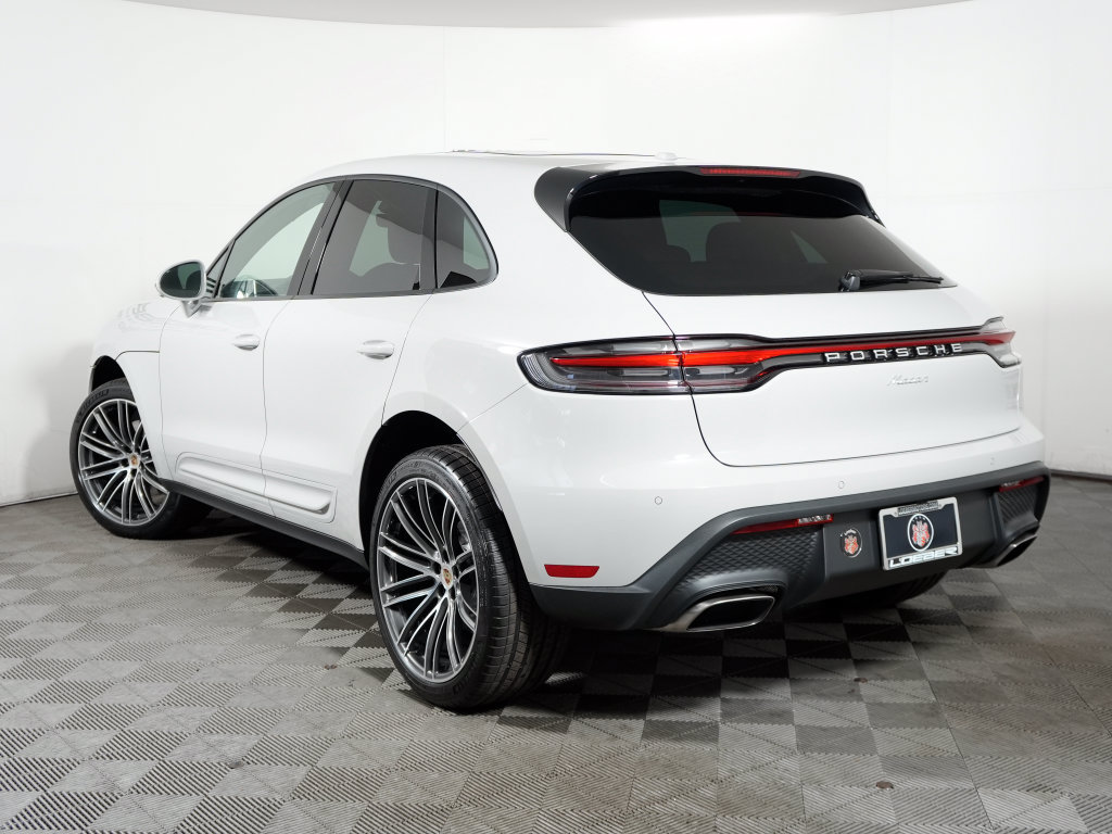 Used 2026 Porsche Macan AWD/4WD image 3