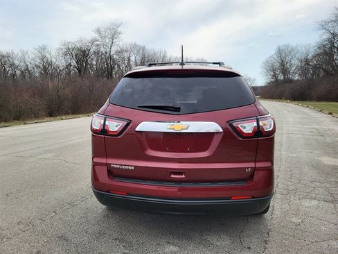 Used 2017 Chevrolet Traverse LT w/ Style and Technology Package FWD image 4