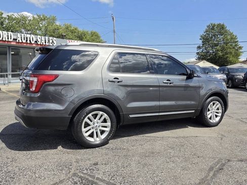 Used 2017 Ford Explorer XLT w/ Equipment Group 202A FWD image 10
