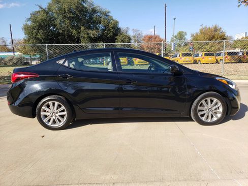 Used 2014 Hyundai Elantra SE w/ Option Group 02 FWD image 6