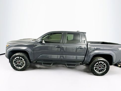 Used 2024 Toyota Tacoma TRD Sport AWD/4WD image 4