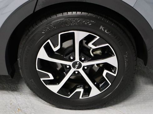 Used 2025 Kia Sportage EX w/ Premium Package FWD image 19