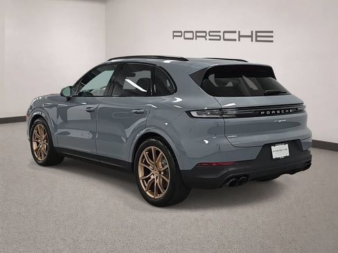 Certified 2024 Porsche Cayenne AWD/4WD image 3