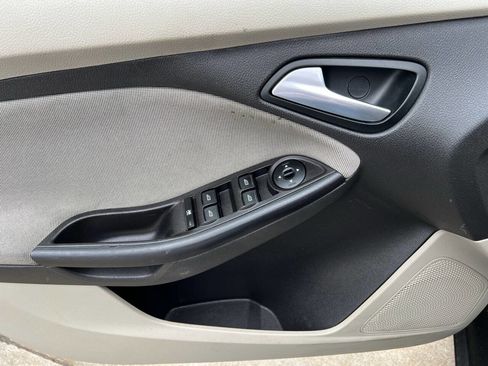 Used 2013 Ford Focus SE FWD image 18