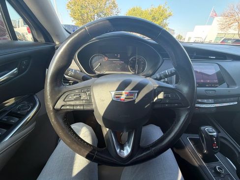 Used 2019 Cadillac XT4 Luxury w/ Cold Weather Package FWD image 17