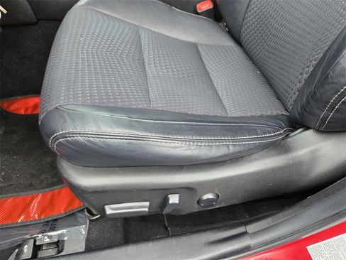 Used 2014 Toyota Camry L image 11