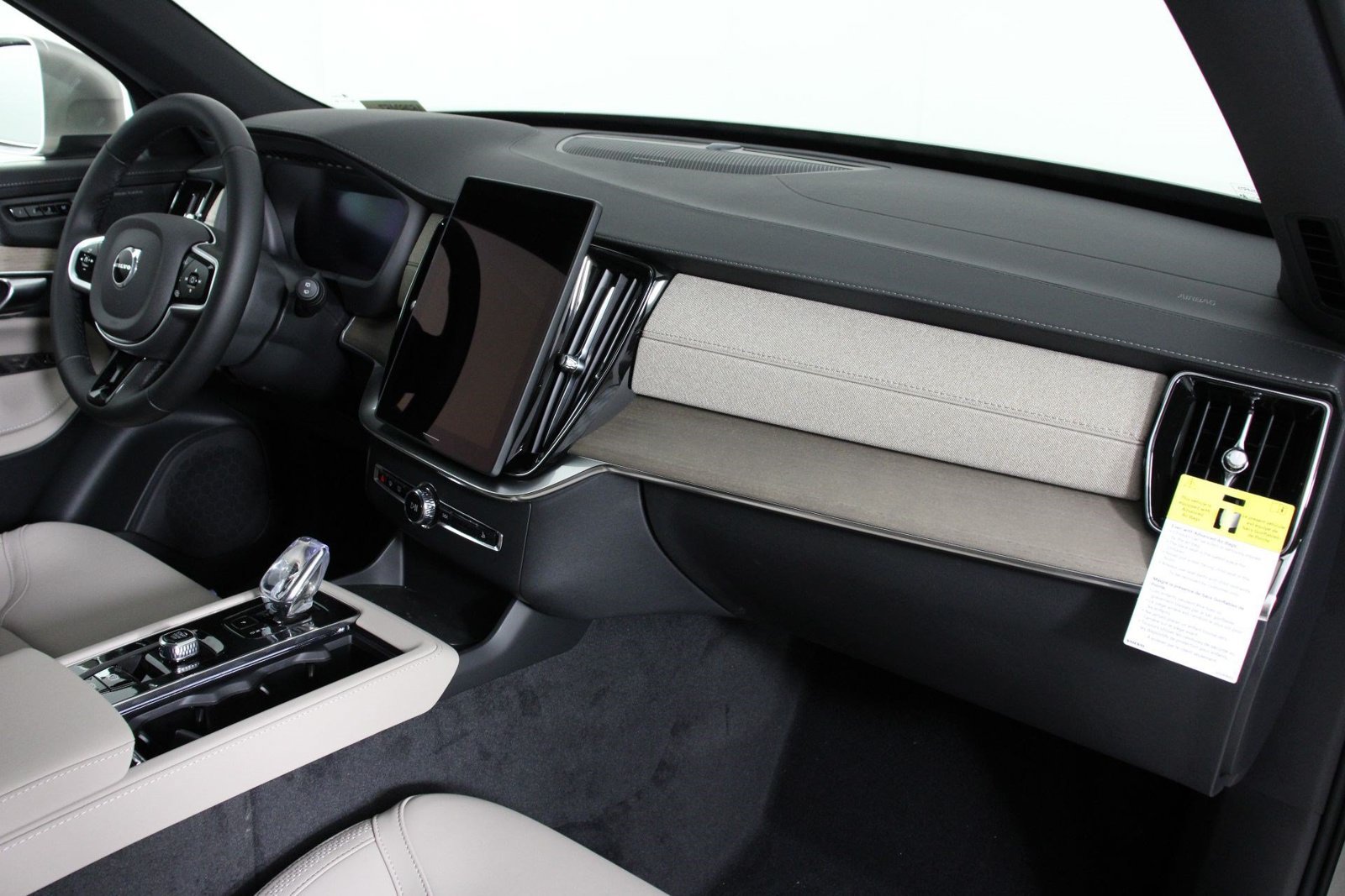 New 2026 Volvo XC90 T8 Plus w/ Protection Package Premier AWD/4WD image 9