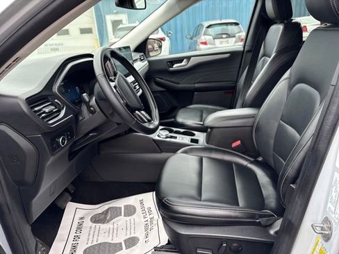 Used 2025 Ford Escape Platinum image 9