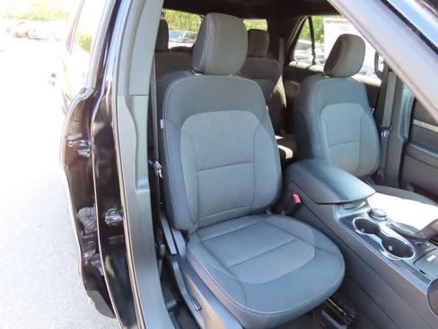Used 2018 Ford Explorer XLT AWD/4WD image 14