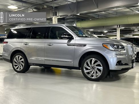 Used 2023 Lincoln Navigator Reserve AWD/4WD image 1