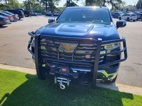 Used 2023 Chevrolet Silverado 1500 LTZ w/ LTZ Premium Package AWD/4WD image 2