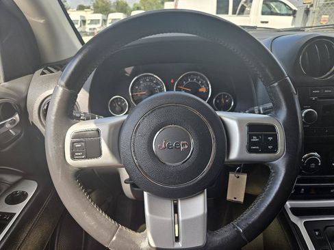 Used 2017 Jeep Compass Latitude AWD/4WD image 37