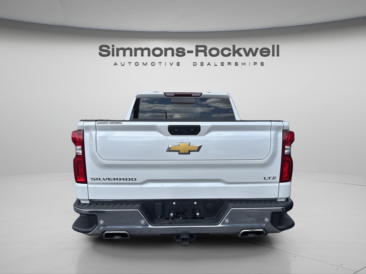 Used 2024 Chevrolet Silverado 1500 LTZ w/ LTZ Premium Package AWD/4WD image 4