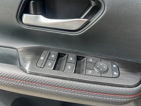 Used 2026 Nissan Kicks SR FWD image 11