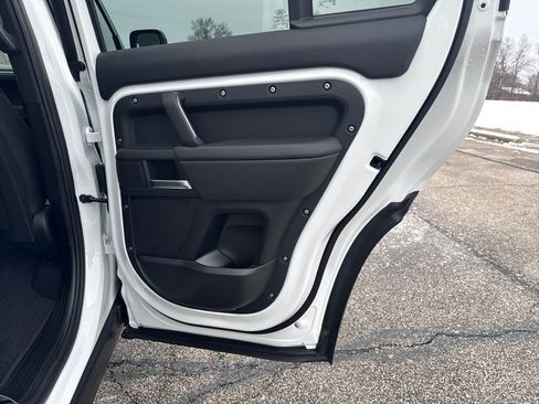 New 2025 Land Rover Defender 130 X-Dynamic SE image 15