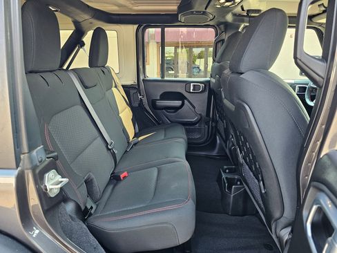 Used 2021 Jeep Wrangler Unlimited Rubicon image 13