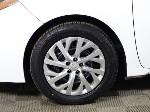 Used 2019 Toyota Corolla LE w/ Carpet Mat Package (TMS) FWD image 18