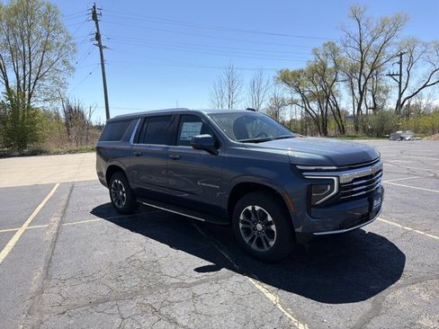 New 2026 Chevrolet Suburban LT w/ Comfort Package AWD/4WD image 3