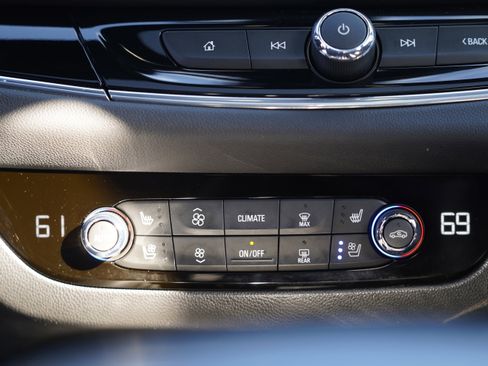 Used 2024 Buick Enclave Avenir w/ Avenir Technology Package image 31