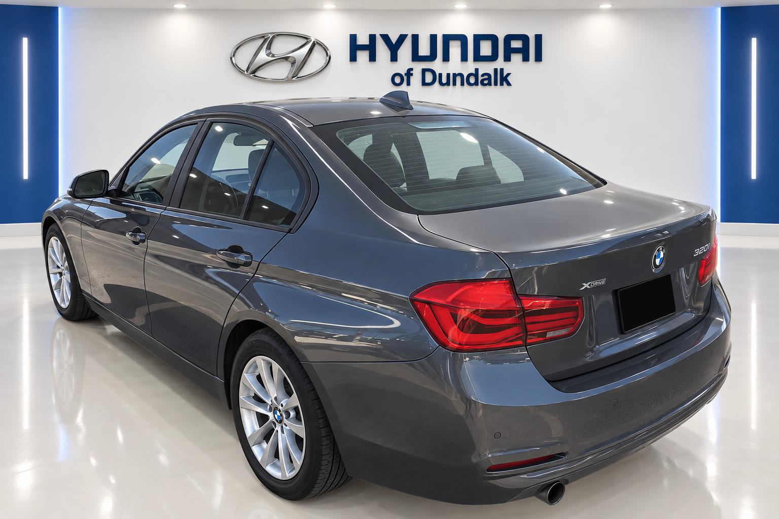 Used 2016 BMW 320i xDrive Sedan AWD/4WD image 2