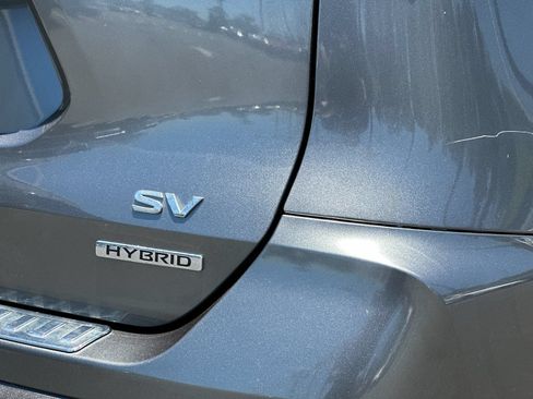 Used 2018 Nissan Rogue SV w/ Premium Package FWD image 26