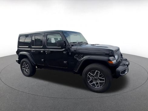 Used 2025 Jeep Wrangler Unlimited Sahara AWD/4WD image 2