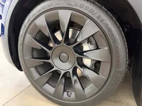 Used 2023 Tesla Model Y Long Range AWD/4WD image 7
