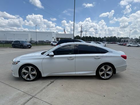 Certified 2018 Honda Accord Touring image 5