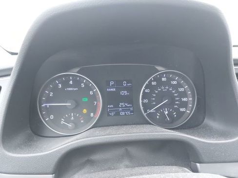 Used 2017 Hyundai Elantra SE image 10