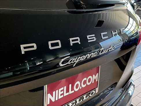 Used 2016 Porsche Cayenne Turbo image 38