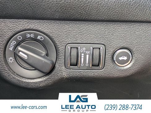 Used 2019 Dodge Challenger SXT image 18