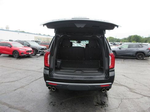 Used 2023 GMC Yukon Denali w/ Denali Reserve Package AWD/4WD image 8