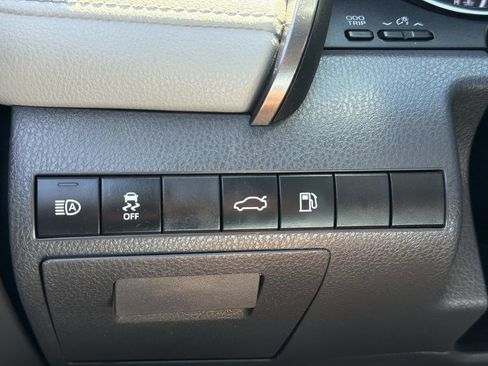 Used 2018 Toyota Camry XLE FWD image 20
