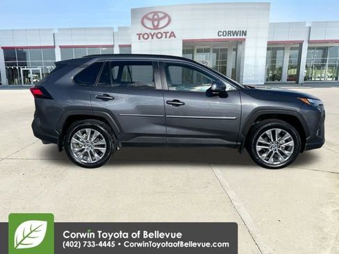 Used 2023 Toyota RAV4 XLE Premium image 9