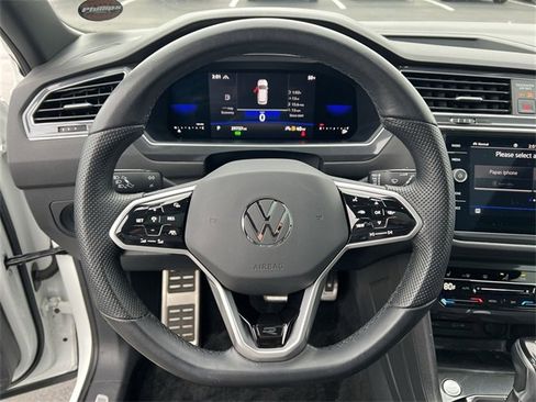 Used 2023 Volkswagen Tiguan SE R-Line image 11