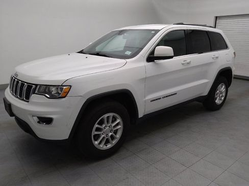 Used 2020 Jeep Grand Cherokee Laredo image 2