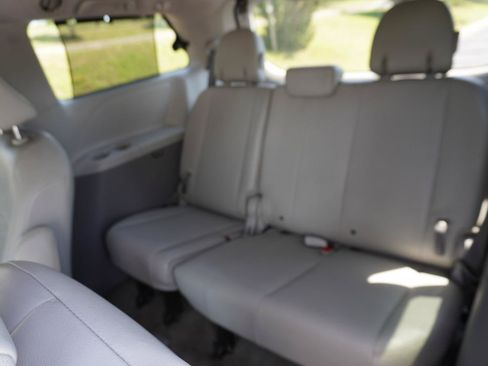 Used 2012 Toyota Sienna XLE AWD/4WD image 18